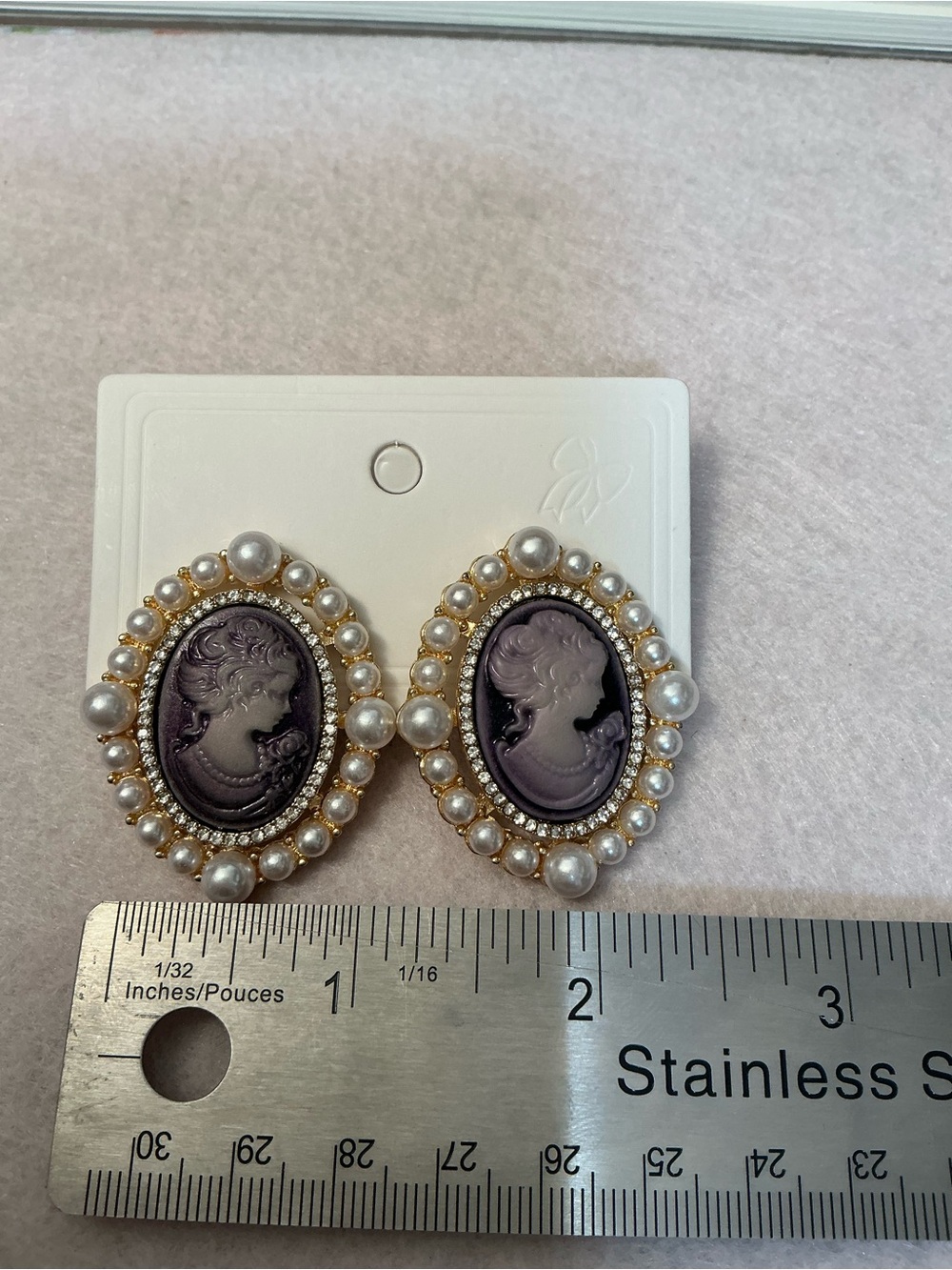 2395-101 Lavender Cameo Pearl-Trim Oval Drop Earrings - Picture 3 of 8